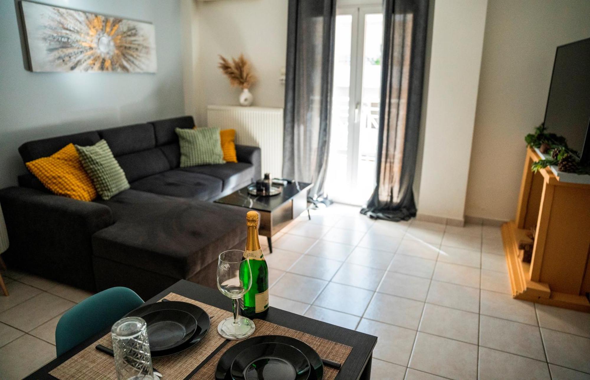 Gk Suites-Constantin View , Auto Check-In 24H Larissa Exteriör bild